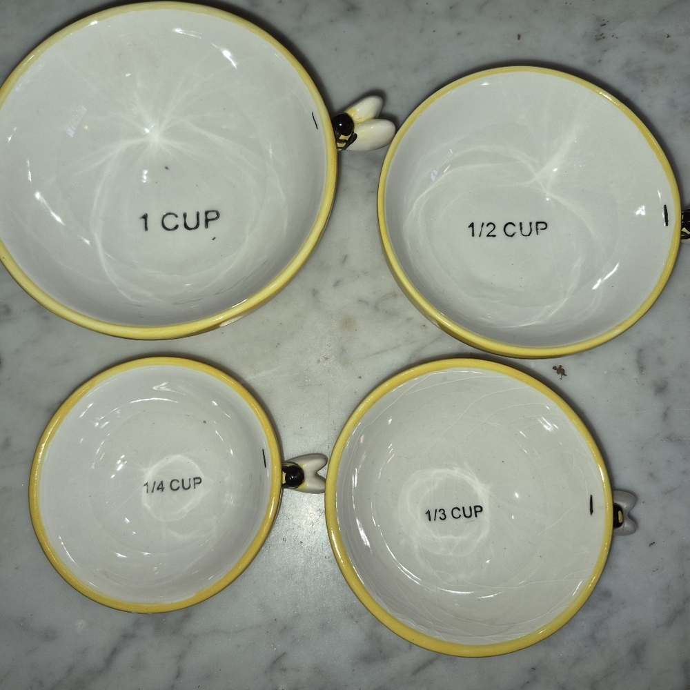 Bee Measuring Cups - Picture 4 of 5